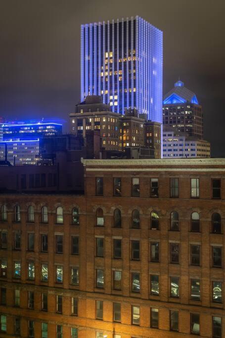 King Bed W/ Panoramic Views Of Dt! Apartment Rochester Bagian luar foto