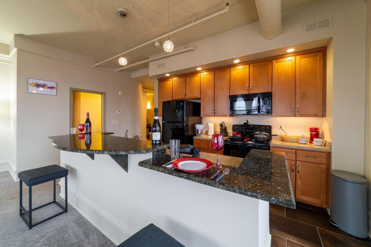 King Bed W/ Panoramic Views Of Dt! Apartment Rochester Bagian luar foto