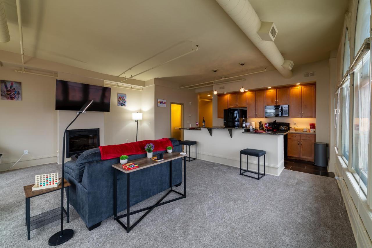 King Bed W/ Panoramic Views Of Dt! Apartment Rochester Bagian luar foto